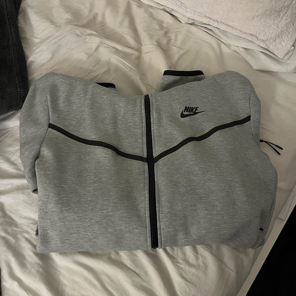 Nike Tech fleece-Men’s - Picture 3 of 3